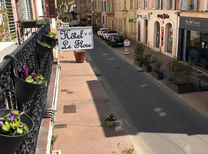 植物群酒店 Fréjus