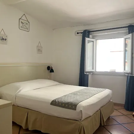 Le Flore Hotel