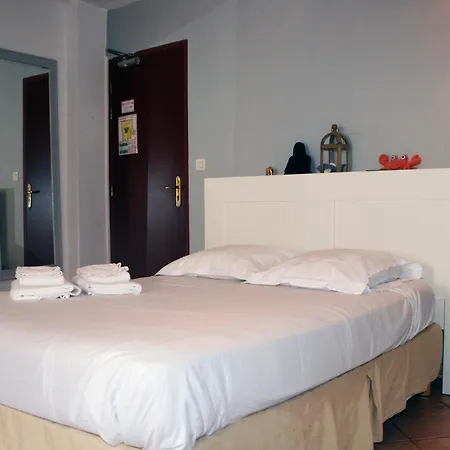 Le Flore Hotel 2*